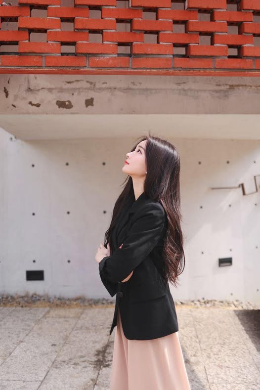 Tôi Không Phải Nền Cho Sự Nghiệp Của Bất Kỳ Ai