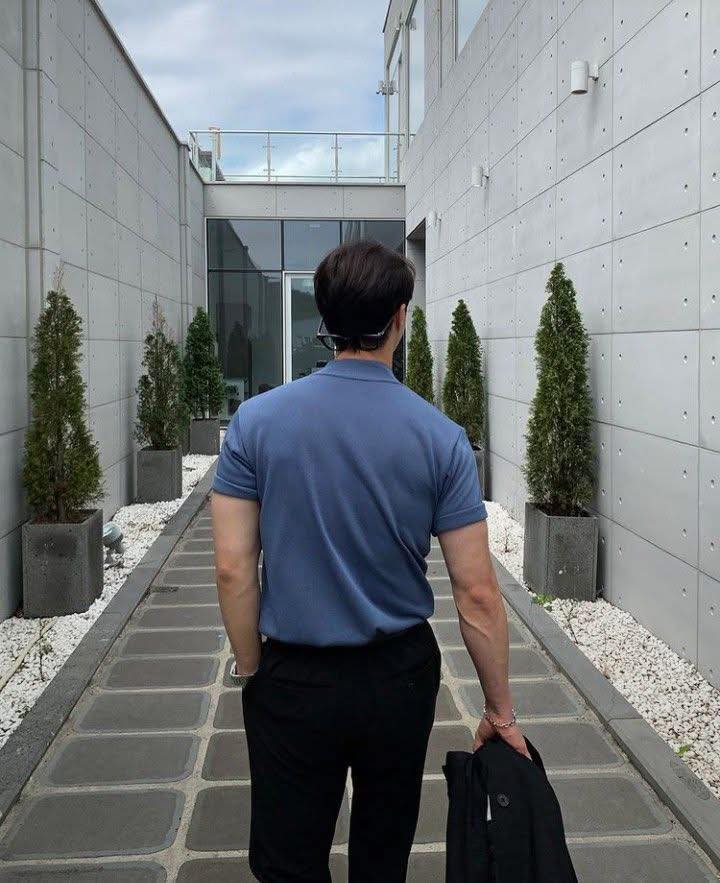 Em Đã Buông, Anh Mới Biết Đau