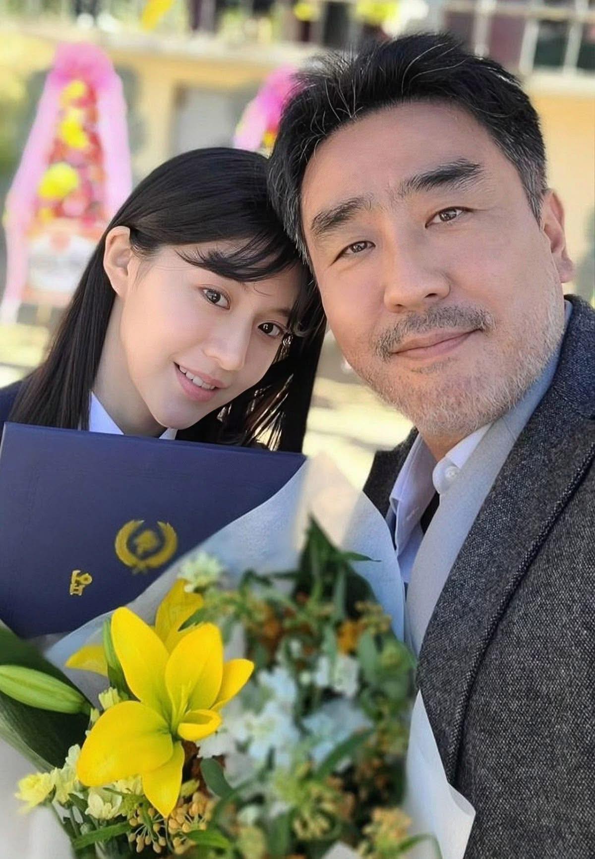 GHẾ SAU LUÔN CÓ NGƯỜI