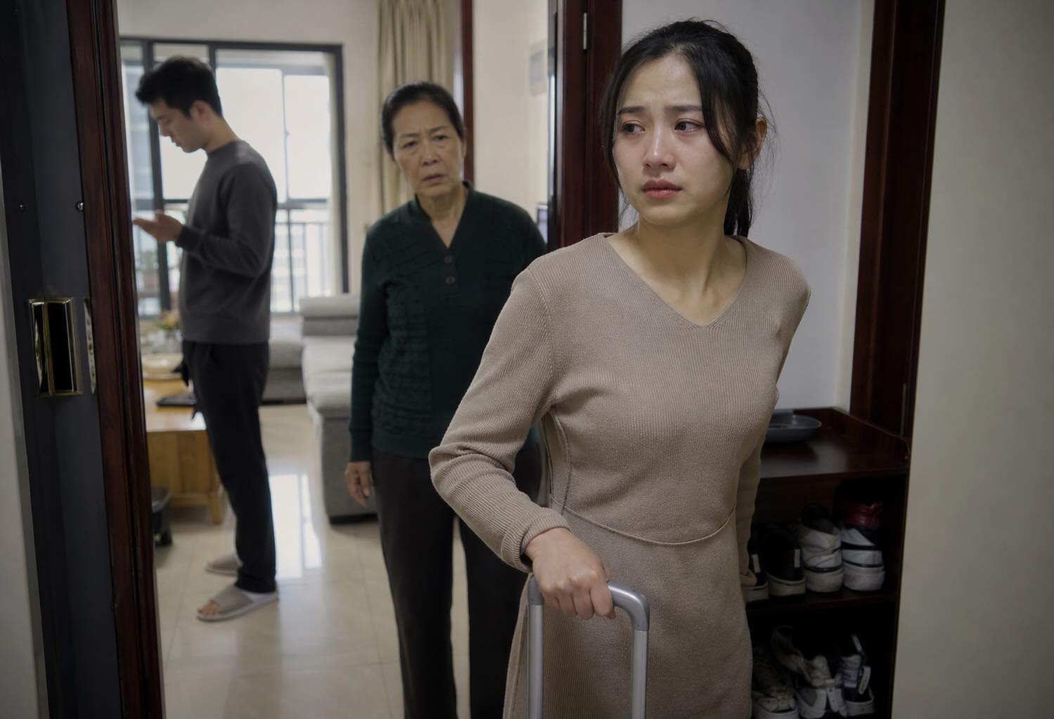 Người Một Nhà? Vậy Tôi Rút Lui